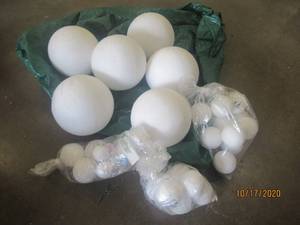 lot 838 image: LARGE &amp SMALL SYROFOAM BALLS&nbsp