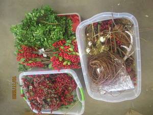 lot 841 image: DENEROUS AMOUNT OF SULLIVANGIFT&nbsp RED HOLLY WITH&nbsp BERRIES &amp ANGUS TWIG VINE GARLAND AND CHRISTMAS DECOR (TOTES NOT INCLUDED)