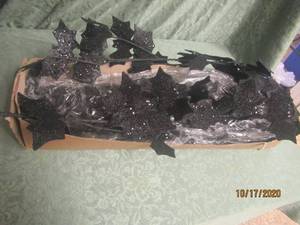 lot 847 image: TOTAL OF 5 PACK BAT GARLAND 6FT LONG&nbsp