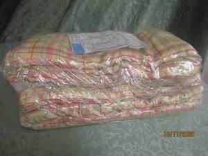 lot 853 image: GENEROUS AMOUNT OF CLOTH NAPKINS&nbsp&nbsp(COLOR - YELLOW , RED , GREEN ,WHITE )