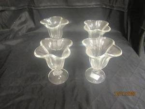 lot 857 image: TOTAL OF 4 DIAMOND STAR GLASS VASE 68216 &nbsp&nbsp6 H&nbsp