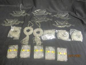 lot 877 image: TOTAL OF 17 ORNAMENTS  GARLAND&nbsp&nbsp- SILVER ANGEL ORNAMENTS&nbsp&nbsp- ACCENT DECOR CLEAR TEARDROP GARLAND 57 L&nbsp- BEADED WREATH DESIGN ORNAMENTS&nbsp