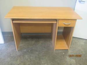 lot 887 image: COMPUTER  OFFICE DESK&nbsp