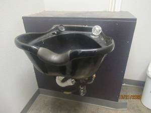 lot 895 image: &nbspBLACK SHAMPOO BOWL&nbsp