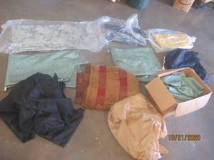 lot 911 image: TOTAL OF 13 TABLE CLOTHS&nbsp