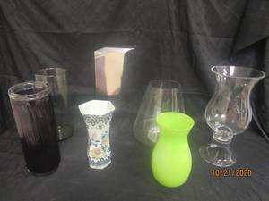 lot 913 image: TOTAL OF 7 ASSORTED VASES
