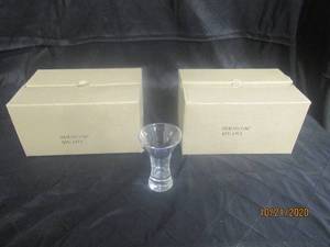 lot 860 image: TOTAL OF 12 BX GLASS 5 H BUD VASES&nbsp