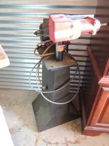 lot 20 image: A SET UP FOR A GRINGER BELT SANDER  ( NO ONE REALLY KNOWS�.)
