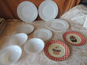 lot 38 image: 3 Arcopal france soup bowls, vaisselle micro ondes saucers x 3 and 3 arcopalplates