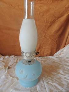 lot 39 image: Lamp light blue with floral decor works