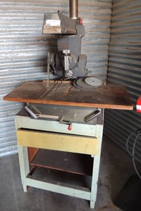 lot 19 image: Saw Smith Magna table saw on stand  WITH over 5 extra blades