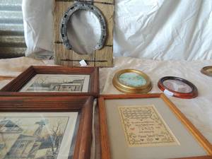 lot 72 image: Farm house art   13x11   by Robert Nidy   QTY 2,  Hummingbird art 7x5 oval art by Fran Easley,  wooden horse shoe wall art