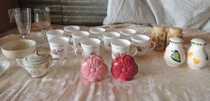 lot 79 image: salt & pepper shakers-shell, flower, floral, cream color and Arcopal france coffee cups x 10