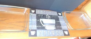 lot 93 image: 2 Pyrex 9x13 casserole,  dishes  glass ,   coffee hot  plate mat
