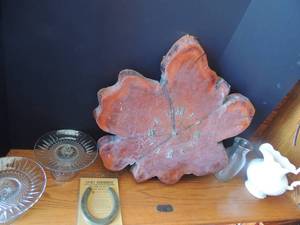 lot 94 image: wooden leaf design clock , Lucky horseshe new in box, 2 six inch glass cake stands, 8 clear  glass vase, OMA 1886 pitcher