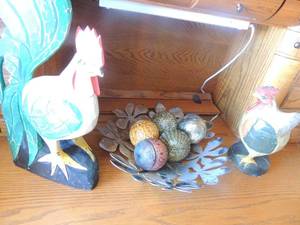 lot 95 image: Decorative Balls in Leaf Design Basket   2 Wood Rooster 12 and 21
