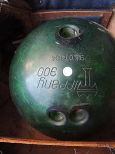 lot 103 image: Tiffany 900 bowling ball 9K07464 medium fit