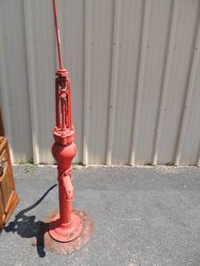 lot 29 image: Red Vintage Water Pump on  stand   HT IS 6 FT.  HEAVY