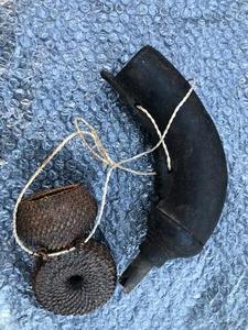 lot 116 image: ANTIQUE POWDER HORN - WOOD CAP, 11.5 INCHES TOTAL LENGTH, 2.5 DIAMETER