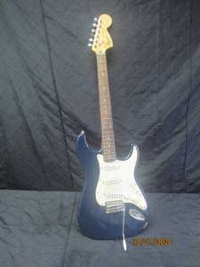 lot 3 image: SQUIER STRAT BY FENDER GUITAR&nbsp
