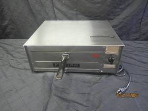 lot 4 image: FUSION COMMERCIAL 507 PIZZA OVEN 12 STAINLESS STEEL POWERS ON