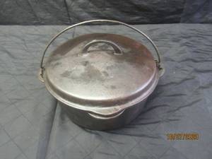 lot 6 image: GRISWOLD CAST IRON TITE TOP DUTCH OVEN #8 WITH LID&nbsp