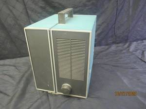 lot 26 image: VINTAGE&nbsp BELL &amp HOWELL FILMO SOUND 16MM SOUND PROJECTOR&nbsp&nbsp &nbsp( POWER ON )