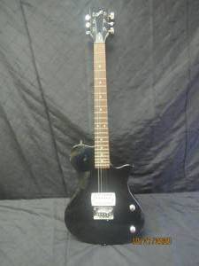 lot 28 image: FIRST FACT ME537 ELECTRIC GUITAR