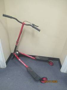 lot 29 image: YVOLUTION&nbsp Y FLICKER F3 THREE WHEELED SCOOTER&nbsp RED&nbsp