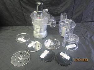 lot 30 image: NEW MAGIC VEGGIE BULLET&nbsp SPIRALIZER &amp FOOD PROCESSOR WITH 4 BLADES AND 2 BOWLS&nbsp VB102&nbsp(POWER ON )