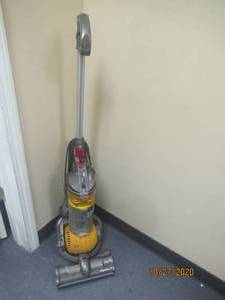 lot 45 image: DYSON&nbsp DC24 VACUUM&nbsp&nbsp( POWER ON )