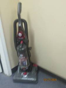 lot 46 image: DIRT DEVIL JAQUAR PET VACUUM&nbsp&nbsp( POWER ON )&nbsp