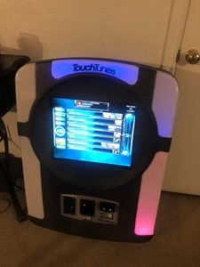 lot 73 image: WORKING TOUCHTUNES WALL MOUNT JUKEBOX IN GREAT CONTION