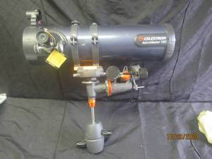 lot 80 image: CELESTRON ASTROMASTER 130 POWERFUL REFLECTOR TELESCOPE
