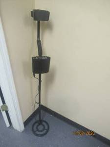 lot 127 image: BOUNTY HUNTER METAL DETECTOR TRACKER IV
