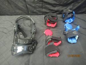 lot 128 image: 3 KNEE BRACES DYNAMIC, DONJOY AND OSSUR