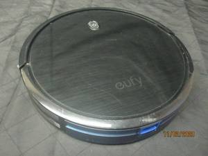 lot 133 image: EUFY ROBOVAC 118  T2108  POWERS ON (POWER CORD NOT INCLUDED)