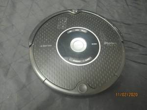 lot 136 image: IROBOT ROOMBA PET SERIES 552  POWERS ON (POWER CORD NOT INCLUDED)