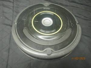 lot 142 image: IROBOT ROOMBA 650 NO DOCKING STATION DOES POWER ON