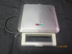 lot 219 image: BREVILLE PIE MAKER BR1640XLO&nbsp &nbsp POWERS ON&nbsp