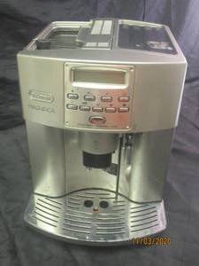 lot 149 image: DELONGHI MAGNIFICA SINGLE TOUCH CAPPUCCINO LATTER&nbsp &nbsp( POWERS ON )