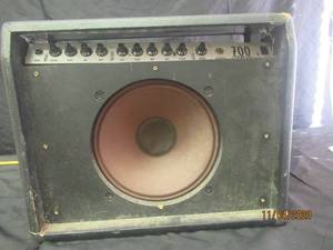 lot 250 image: FENDER ROCPRO 700 GUITAR AMP