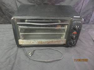 lot 159 image: EURO-PROX TOASTER OVEN T01612&nbsp POWERS ON&nbsp