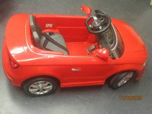 lot 176 image: KIDS ELECTRIC CAR (AUDI) NO CHARGER