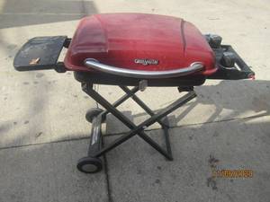 lot 181 image: GRILL SMITH PORTABLE PROPANE GRILL