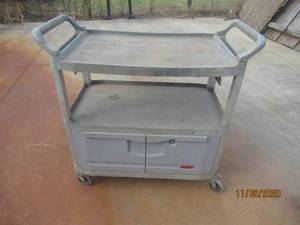 lot 182 image: ROLLING CART WITH CABINET AND LOCK AND KEY