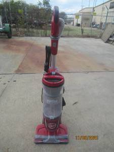 lot 193 image: HOOVER HIGH PERFORMANCE SWIVEL VACUUM