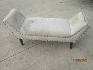 lot 195 image: VINTAGE VANITY BENCH NEEDS CLEANING