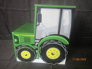 lot 322 image: JOHN DEERE KID WOOD DESK