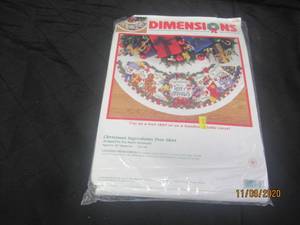 lot 345 image: DIMENSIONS CHRISTMAS INGREDIENTS TREE SKIRT&nbsp 8646&nbsp